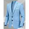 O comércio exterior sempre tem em estoque blazers casuais masculinos slim fit populares, ternos de negócios de cor sólida e jaquetas de lapela única da moda para jovens.