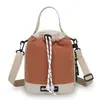 Bolso cruzado nuevo de nailon multifuncional y elegante con un diseño moderno de bloques de color y mini bolsa para teléfono