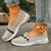 Tênis casuais de malha flyknit transfronteiriços novos tamanho grande calçados simples leve absorção de choque slip-on tênis casuais para preguiçosos mãe sapatos modernos
