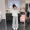 Conjunto de dos piezas de moda coreana estilo universitario, personalidad moderna, cuello polo, sudadera, pantalones casuales de pierna ancha a cuadros para niñas en primavera y otoño