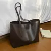 Bolsa tote grande de couro macio, estilo retrô europeu e americano para mulheres, coleção de outono, cor sólida minimalista, toque de alta qualidade, bolsa de ombro e bolsa de axila