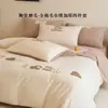 Juego de ropa de cama de algodón cepillado de alta calidad, cuatro piezas, algodón puro, 100% algodón, nuevo para otoño e invierno 2026, funda de edredón, sábana, bordado de dibujos animados, clase A