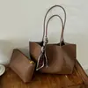 Bolsa Tote Grande Capacidade Nova Outono 2026 Transfronteiriça para Mulheres, Bolsa de Ombro para o Dia a Dia, Conjunto Versátil de Bolsa de Mão e Clutch da Moda