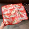 Lenço de Seda Estilo Coreano com Estampa Floral para Mulheres, Lenço Quadrado Pequeno Vermelho de Verão, Seda de Imitação, Luxo Leve de Alta Qualidade, Lenço Decorativo Versátil para Pescoço