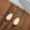 Pendientes de gota de agua de jade Hetian estilo antiguo para mujer, nuevo estilo chino cheongsam y falda de cara de caballo, pendientes ultra etéreos, un regalo para mamá, pendientes de estilo chino de moda