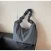 Bolsa tote de ombro única com padrão de waffle, de nicho coreana para mulheres, bolsa casual artística de grande capacidade para o verão com alça de ombro plissada e alça transversal