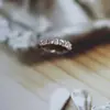 De la luz plata luz de la mañana súper hermoso y brillante flash forma de diamante circón lujo ligero todo partido anillo de alta gama