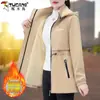 Abrigo Pájaro Carpintero para Mujer de Longitud Media con Forro de Felpa Engrosado 2025 Otoño e Invierno Nueva Moda Abrigo Cálido Chaqueta Top