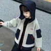 Roupas de Outono e Inverno para Meninos Jaqueta com Forro de Veludo 2026 Novo Estilo Bonito Moderno Roupas de Inverno para Bebês Top Espesso para Crianças Tendência