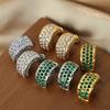 Diseño de industria pesada fundición moda joyería de diamantes completa simple incrustada multicolor diamante hecho a mano acero de titanio chapado en oro pendientes tipo C