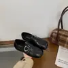 Mocasines, zapatos pequeños de cuero estilo británico, zapatos de mujer con separación de dedos y plataforma interior, 2026, cinturón de cuero retro, versátiles para otoño, con hebilla y punta cuadrada