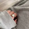 Anillo de Plata de Ley S925 con Perla Irregular Envuelto Diseño Especial Nicho Pesado Apilamiento Personalizado Versátil Anillo para Dedo Índice