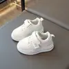 Zapatos de Lona Bajos para Niñas Suela Suave Zapatos de Bebé Nuevo Estilo Primavera y Otoño 2025 Zapatos Deportivos para Niños Zapatos Blancos para Niños Modernos