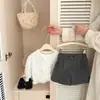 Camisa blanca de primavera y otoño para bebé niña con cuello de encaje, camisa básica de estilo coreano para niños con mangas abullonadas, top elegante para bebés y niños pequeños