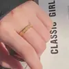 Explosiones en Vivo Anillo de Acero Titanio Esmerilado Doble Paso Oro 18k Moda Japonesa y Coreana para Mujer Diseño de Nicho Accesorios sin Color