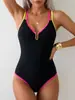 Traje de Baño de una Pieza Sexy de Alto Gama con Bloques de Color Europeos y Americanos 2026, Adelgazante y Favorecedor para la Figura, con Escote en U y Hebilla Metálica para Mujer