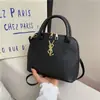 Bolso casual nuevo y elegante de color sólido con forma de concha de gran capacidad 2026, adecuado para ir al trabajo, se puede llevar como bolso de hombro, bolso cruzado o bolso de mano para mujer