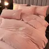 Conjunto de quatro peças de leite veludo espesso novo para o Inverno 2025, fleece de dupla face de veludo coral, capa de edredom e lençol de cama quentes de pelúcia