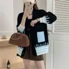 Suéter de pelo sintético estilo francês com bolsos de cor contrastante, um novo cardigã de tricô de caimento solto outono/inverno para mulheres