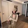 Tricô Casual Cor Aveia Gola V com Recorte Manga Longa Feminino 2025 Outono e Inverno Novo Top Curto Básico Estudante