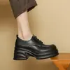 Zapatos de Piel de Primera Capa con Punta Redonda y Suela Gruesa de Nuevo Estilo 2026 ~ Zapatos de Cuero Blancos Rotos con Cordones Empalmados y Tacón Alto Grueso para Viajar