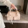 Novas Bolsas Femininas de Nicho para Primavera e Verão 2026, Bolsas de Ombro Transversais Fofas e Fashion, Bolsas de Mão Casuais Estilo Coreano