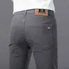 Calça jeans masculina europeia de alta qualidade na cor verde claro, novo modelo outono 2026, corte slim, skinny, stretch, calça masculina casual da moda e trendy