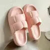 Novas Chinelos de Luxo para Mulheres, Verão para Casa e Interior, Sola Grossa Antiderrapante, Novos Chinelos para Usar Fora de Casa