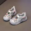 Zapatos para Niñas Bajos Transpirables de Malla Zapatos 2026 Verano Nuevos Huecos de Malla Simple Niña Pequeña Punta Cerrada Sandalias Anti-Pateaduras