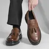 Mocasines de flecos para hombre, zapatos de cuero casual de negocios estilo británico, mocasines slip-on vintage desgastados, versátiles