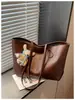 Bolsa tote feminina, novo modelo transfronteiriço, bolsa de ombro macia vintage de alta qualidade, bolsa de mão grande para o dia a dia com alça texturizada