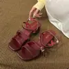 Primeiro Encontro com as Sandálias Abertas com Fivela de Cinto Moda Salto Bloco da Nova Temporada para Mulheres, Novo Estilo de Verão, Versátil