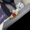 Anel Versa Original Série Caibao Estilo Corte Real High-end Banhado a Ouro Simples Único Pequeno Pombo Anel de Diamante Vermelho