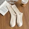 Par de calcetines para niños, otoño e invierno, calcetines de media caña, de algodón peinado, de color liso, absorbentes del sudor, estilo japonés, estilo empresarial sencillo, calcetines de algodón combinables.