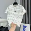 Camiseta de Manga Corta Holgada para Hombre Estilo Nuevo Primavera 2026 con Cuello Redondo Bordado, Estilo Juvenil y Energético, Delgada, Amigable con la Piel, Transpirable, Poliéster