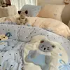 Juego de ropa de cama de cuatro piezas estilo coreano ins de lunares de terciopelo de leche, nueva funda de edredón engrosada de invierno 2026, estilo sábana de cama de vellón de coral