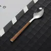 Acero inoxidable con veta de madera imitación, juego portátil de tres piezas para estudiantes: palillos de madera para alitas de pollo, tenedor y cuchara portugueses, caja de vajilla para exteriores