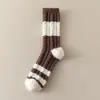 Calcetines de Peluche para Mujer en Otoño e Invierno Color Maillard Forro de Felpa Cálido Espesados Rayas de Felpa Calcetines de Media Pantorrilla para el Hogar Calcetines para Dormir