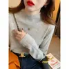 Camisa básica feminina de gola semi-alta, camada interna elegante, novo suéter de malha popular de lã para outono e inverno, suéter preto slim-fit