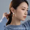 Pendientes minimalistas de aguja plateada, nuevo modelo transfronterizo, pendientes de botón con cuentas cepilladas mate, estilo vintage de Hong Kong, adecuados para ir al trabajo, compactos y versátiles
