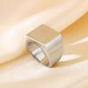 Anillo de moda retro liso bañado en oro de 18 quilates con logotipo grabado a láser, acero de titanio, anillo cuadrado de personalidad para hombre y mujer