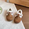 Sapatos de inverno para meninas, novo estilo, sapatos de algodão infantis estilo Birkenstock, sapatos de sola macia para meninas pequenas, sapatos quentes de inverno para bebês