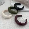 Pulseira Curva de Resina Europeia e Americana Transfronteiriça Estilo Ins Não Desbota, Anel Brilhante de Acrílico Inspirado em Design