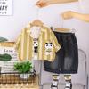 Camisa de dibujos animados de rayas verticales de primavera y otoño para niños 2025 Colgante Traje para niños Camisa casual para niños Lindo conjunto de tres piezas