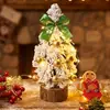 Nuevo producto navideño transfronterizo: Set de árbol de Navidad pequeño cubierto de nieve blanca flockada de 28 cm, adorno de escritorio mini decoración
