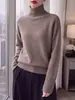 Suéter de lana pura con cuello alto y mangas raglán, vintage y elegante, con líneas de hombros suaves y amigables con la piel, cálido y versátil para otoño e invierno