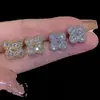 Pendientes Sencillos y Versátiles de Flor de Cuatro Hojas Incrustados con Diamantes, Pendientes Femeninos y Súper Brillantes con Nuevo Diseño para el Trabajo