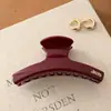 Pinza para el Cabello de Letras Rojas de Alta Gama para Mujer 2025 Nuevo Estilo Retro de Nicho para Recogidos en la Parte Trasera de la Cabeza Pinza de Tiburón Accesorio para el Cabello de Otoño e Invierno
