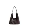 Bolso tote de cubo retro popular de este año para mujer 2026 Otoño nuevo estilo color sólido remache bandolera versátil