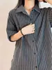 Camisa de Manga Corta con Solapa Gris Patrón Espiga para Hombres y Mujeres, Estilo Veraniego Old Money Cleanfit Holgada Casual Camisa de Pareja